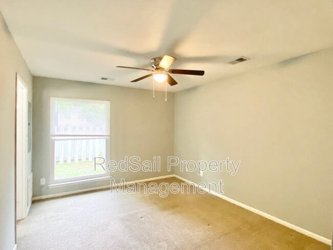 Building Photo - 1449 Longdale Dr