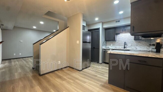 Building Photo - 1701 Ridgehaven Ct
