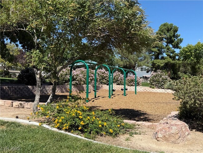 Building Photo - 7833 Hidden Village Ave