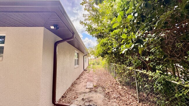 Building Photo - 3252 Golfview Rd