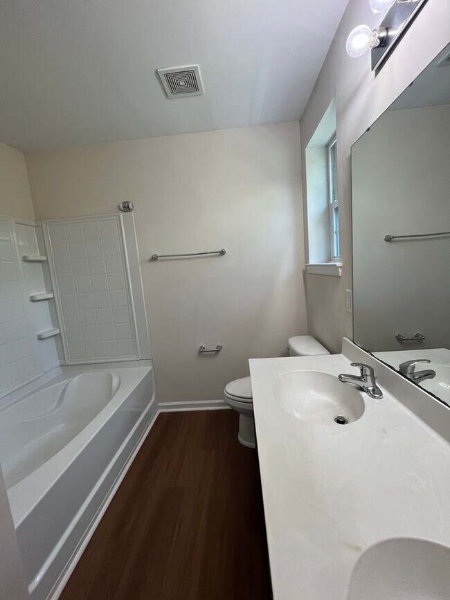 Building Photo - 479 Truman Dr