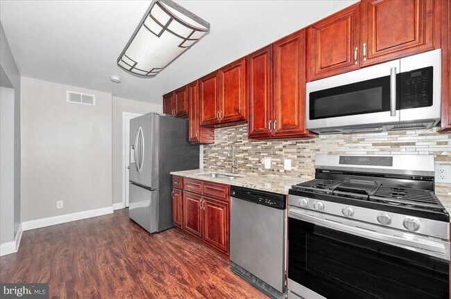 Building Photo - 1551 Langford Rd