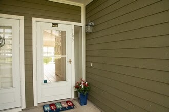 Building Photo - 165 April Point Dr S