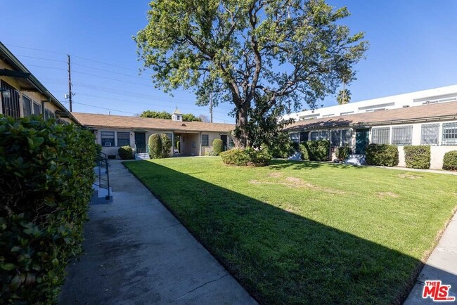 Building Photo - 1940 S Robertson Blvd