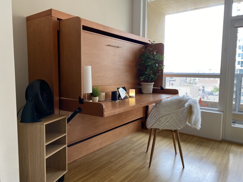 Murphy bed can also be used as a large work space - 350 W Ash St