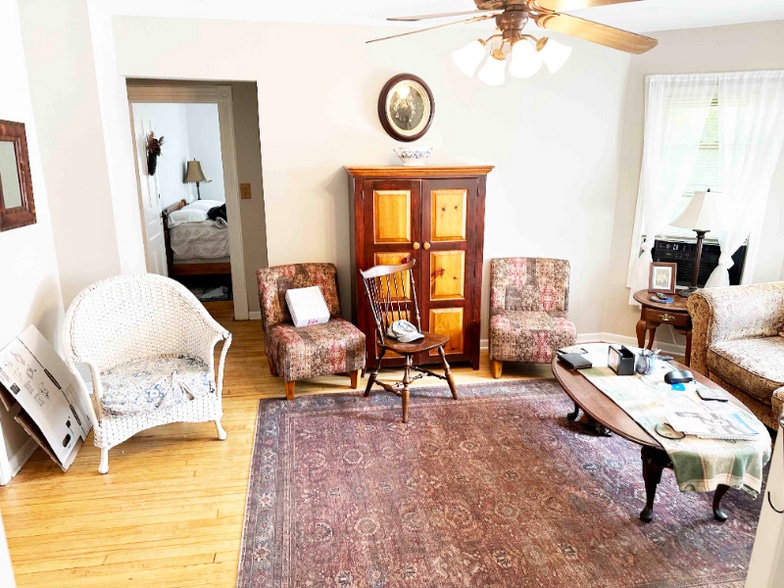 Building Photo - 229 W Van Buren St