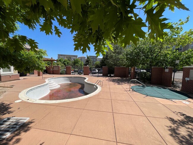Building Photo - Stylish & Spacious 2-Bedroom Loft-Style Re...