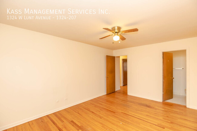 Building Photo - 1324 W Lunt Ave
