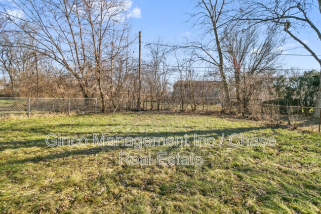 Building Photo - 594 Andover St