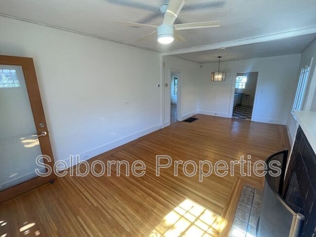 Building Photo - 1424 E 20th St