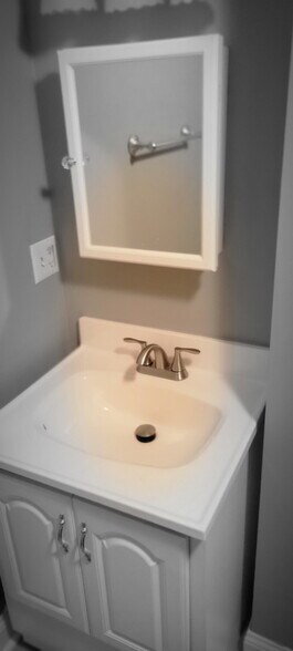 3rd floor bathroom - 54 Clarendon St