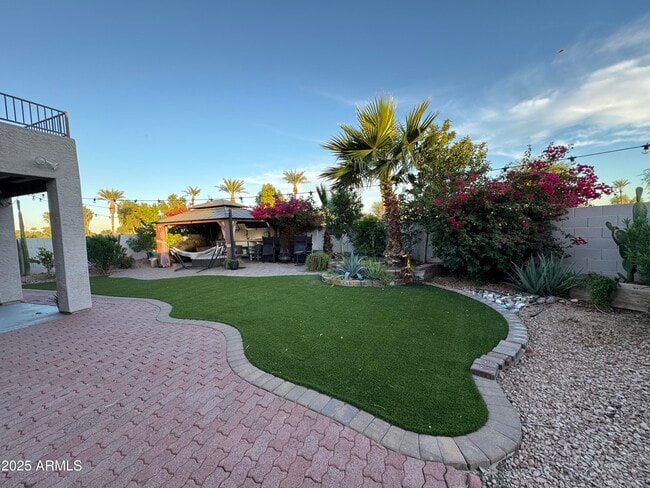 Building Photo - 13781 W Vernon Ave