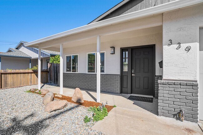 Building Photo - 339 Magnolia Dr