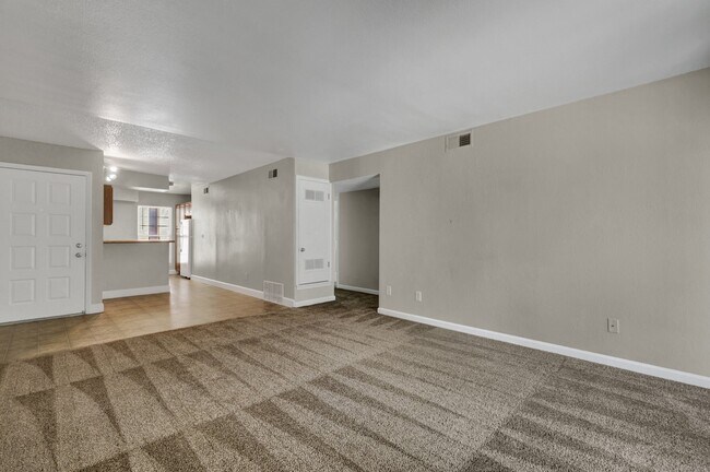 Building Photo - 3140 Van Teylingen Dr