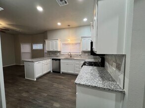 Building Photo - Stunning 4-Bedroom Renovated Home in Sapulpa