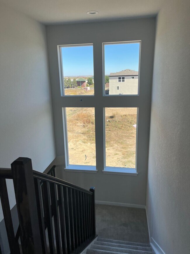 Building Photo - Beautiful Modern 4 Bedroom Home in Superior