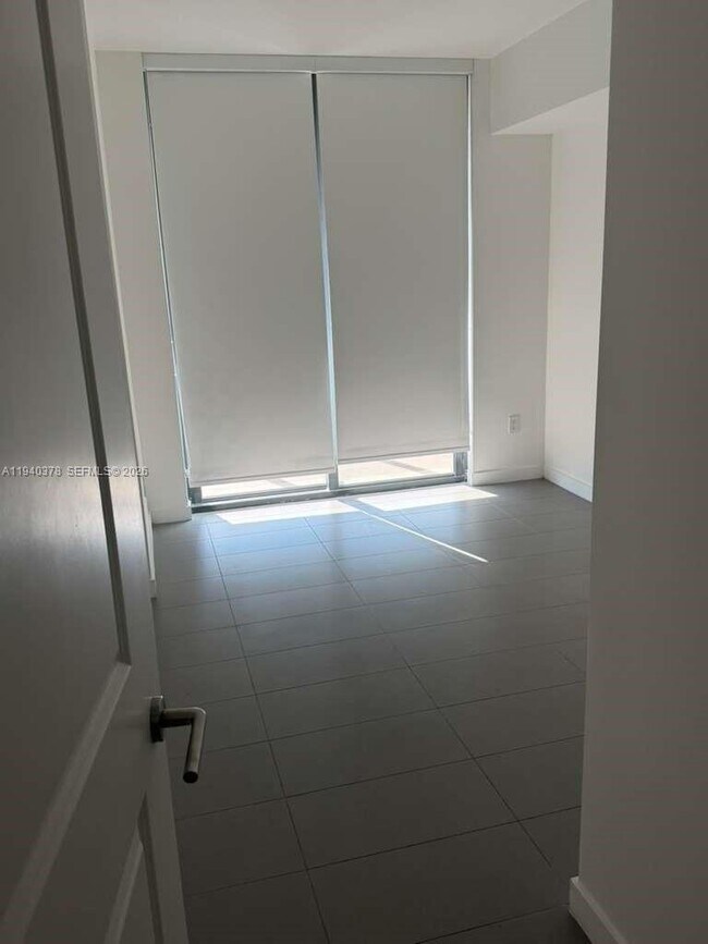 Building Photo - 1600 NE 1st Ave