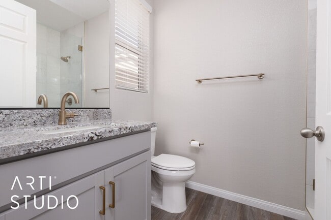Building Photo - Beautiful Home on Parliament Pt With Spect...