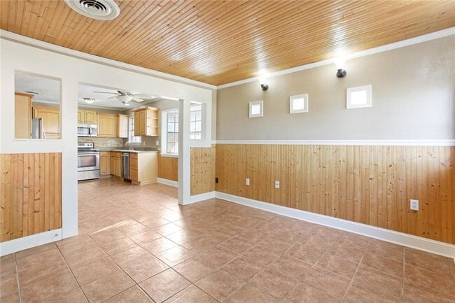 Building Photo - 5500 Arlene St