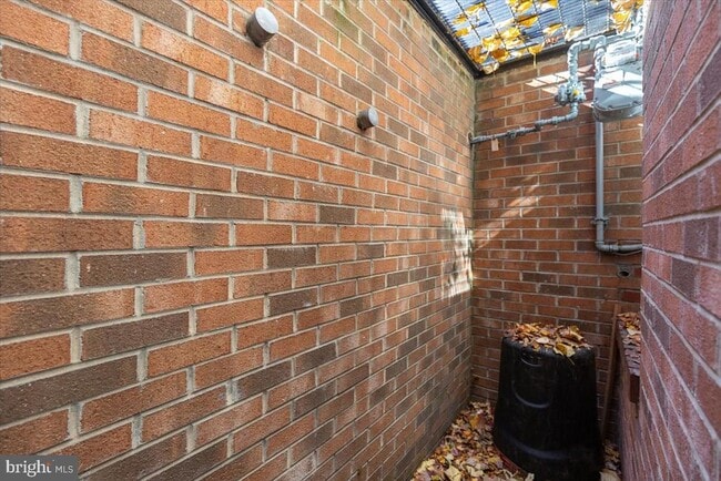 Building Photo - 215 Prince St