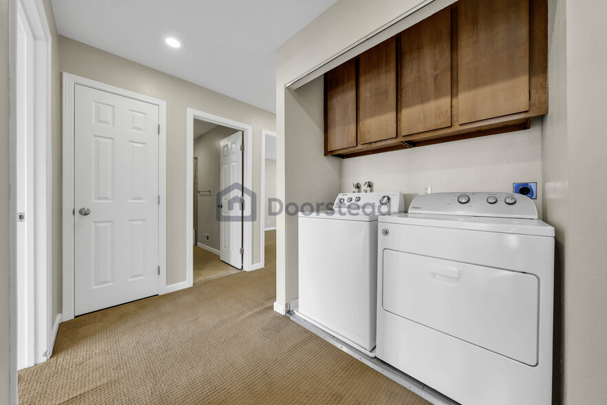 Building Photo - 641 Stonegate Dr