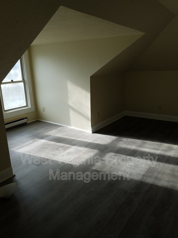 Building Photo - 415 Woodlawn Ave