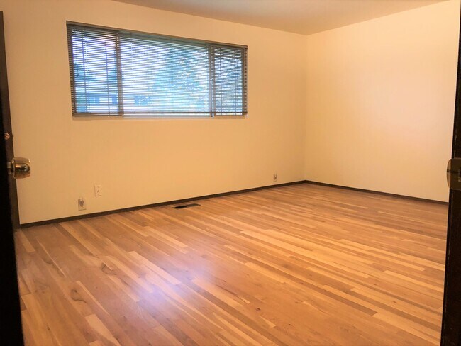 upper level guest bed - 917 146th Ave SE