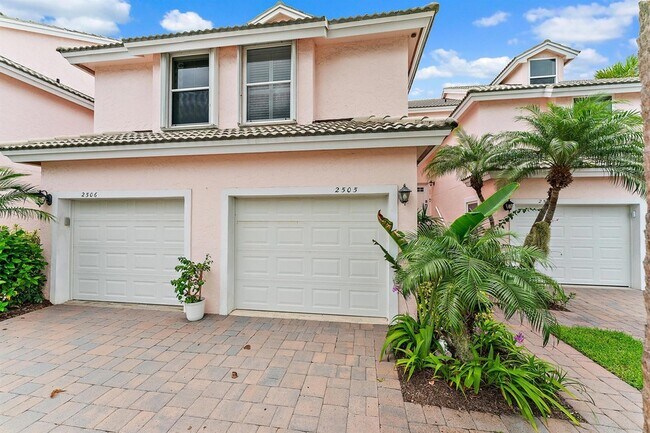 Building Photo - 2505 Fairway Dr N