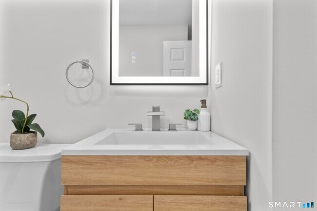 Building Photo - 54 Plaza Ave