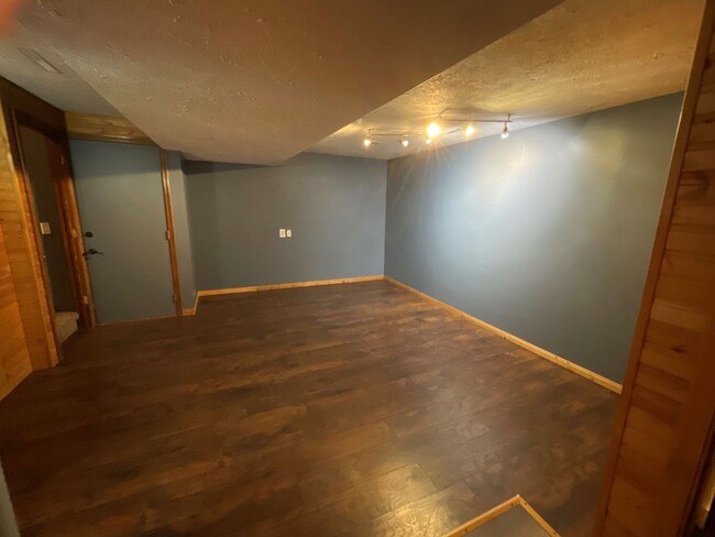 Building Photo - Beautiful Home For Rent on Cul-de-Sac with...