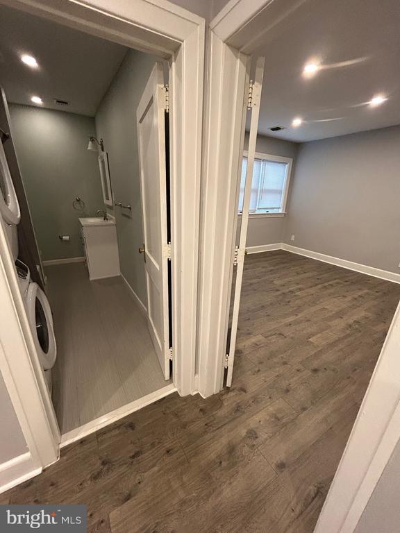 Building Photo - 336 Main St