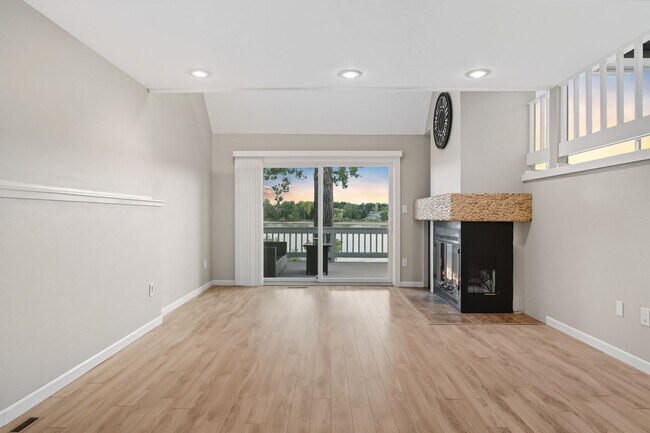 Building Photo - Lakeside living in 3-bedroom, multi-story ...