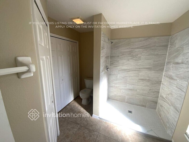 Building Photo - 214 Oak Branch Dr