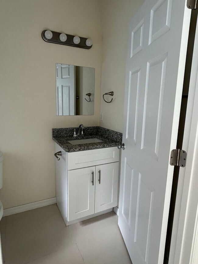 Building Photo - COZY COTTAGE 2/2 IN LAKE PLACID FL
