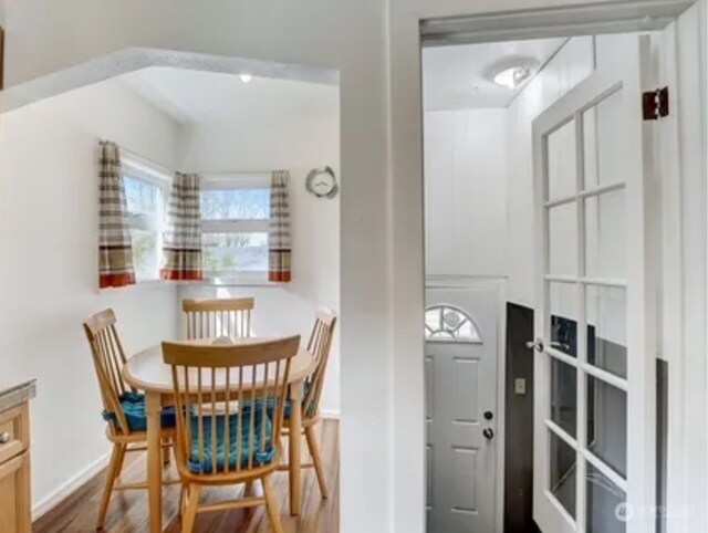 Kitchen Nook - 5914 S Carver St