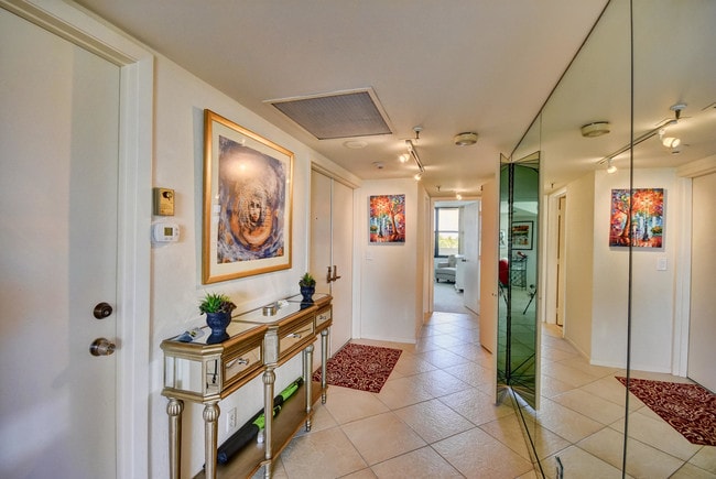 Building Photo - 4600 S Ocean Blvd