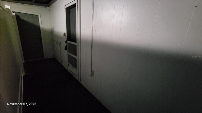 Building Photo - 411 Ave E SE