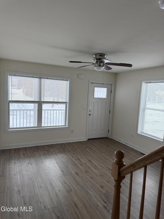 Building Photo - 36 Vly Rd