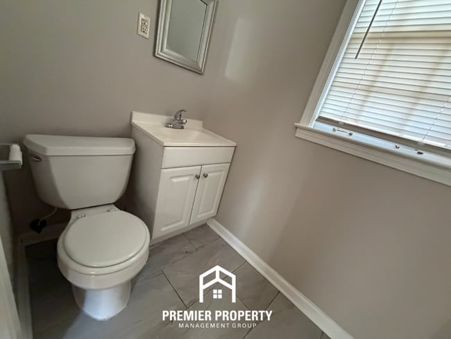 Building Photo - 1744 Myrna Ln