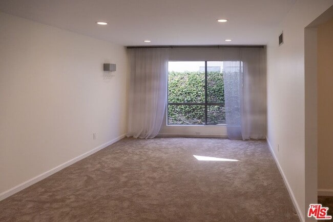 Building Photo - 12581 Sanford St