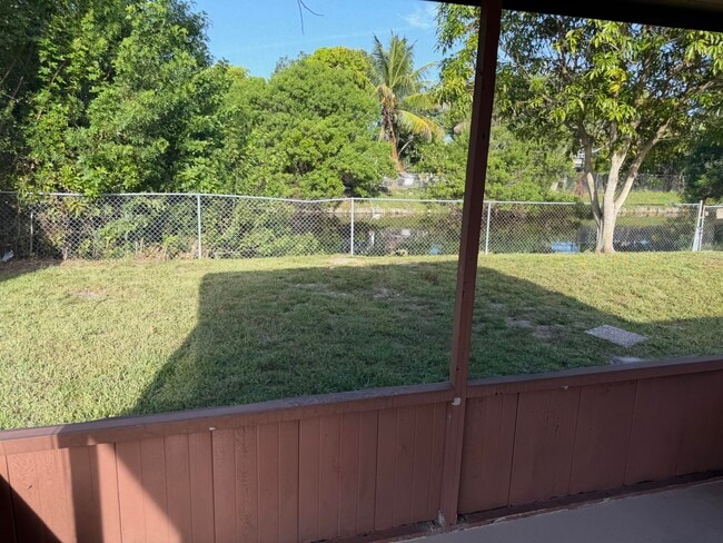 Building Photo - 1240 SW 73rd Ave