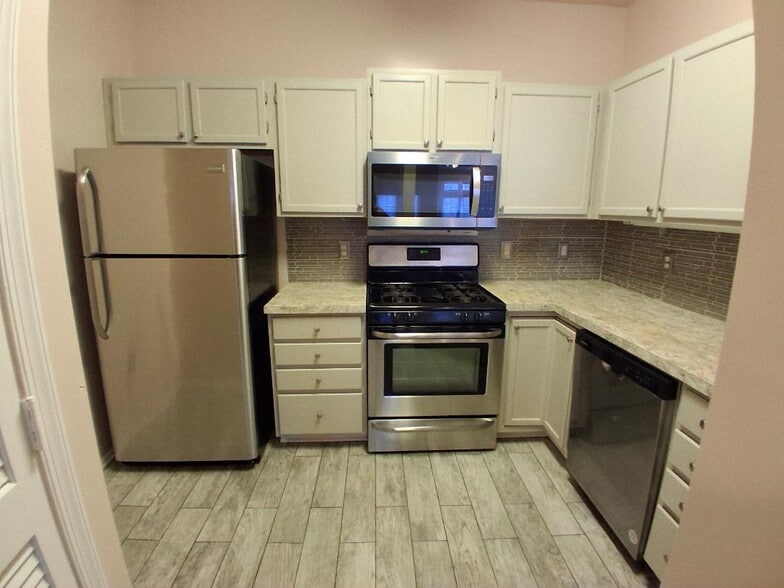 Building Photo - 8927 Groffs Mill Dr