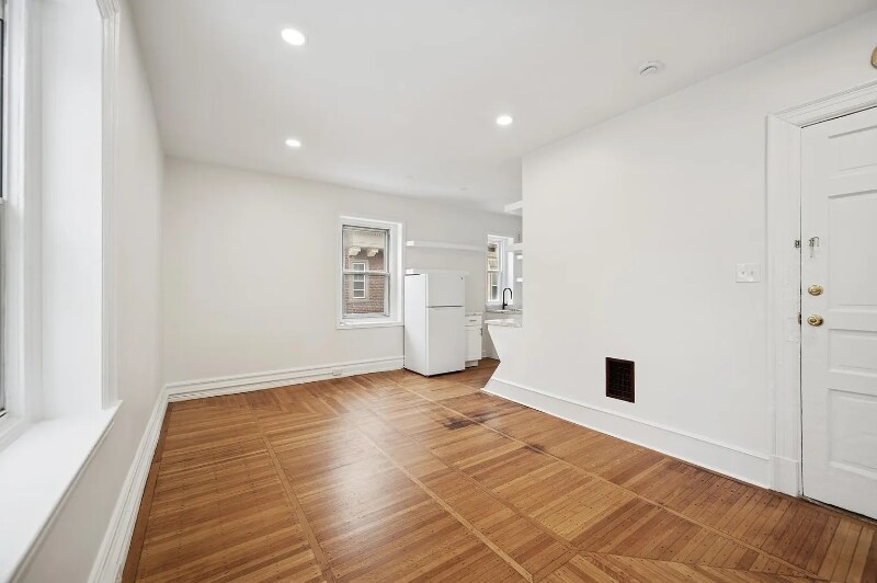 Building Photo - 236 Harvey St