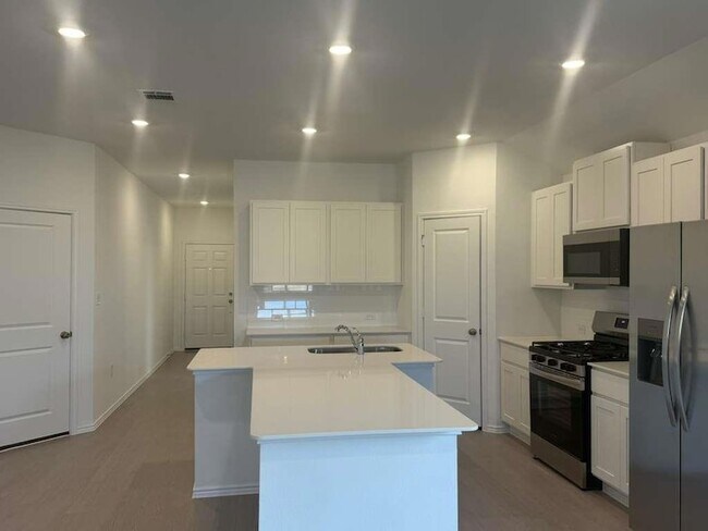 Building Photo - 205 Herald Dr