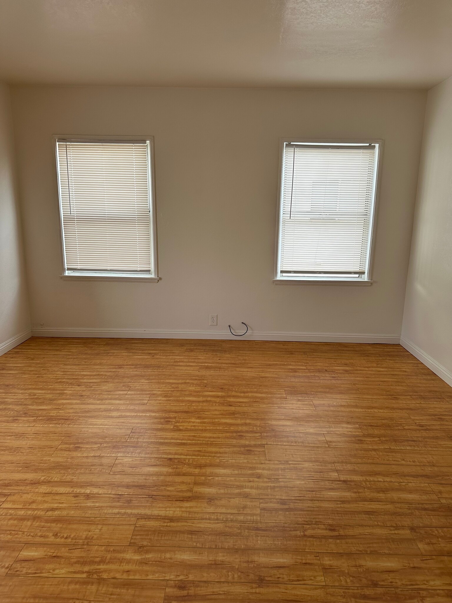 living room - 1522 N Sycamore St