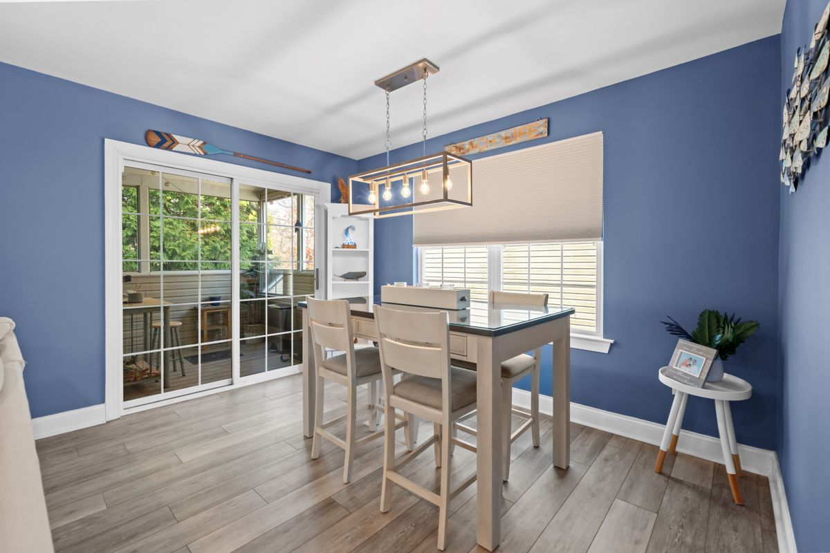 Building Photo - 17293 Queen Anne Way