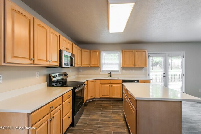 Building Photo - 3123 Bluegrass Dr