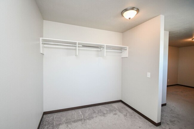 Building Photo - Stylish Townhome in Harrisburg School District – Open Floor Plan & Loft!