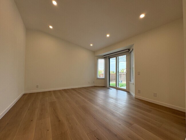 Building Photo - 3532 Rollingside Dr