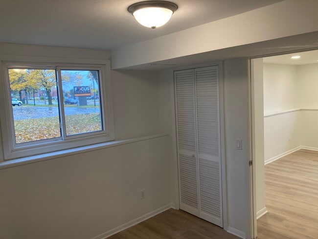 Building Photo - 431 N Thompson Rd